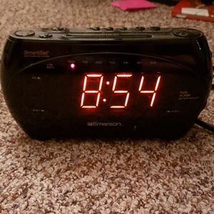Emerson Smart set alarm clock